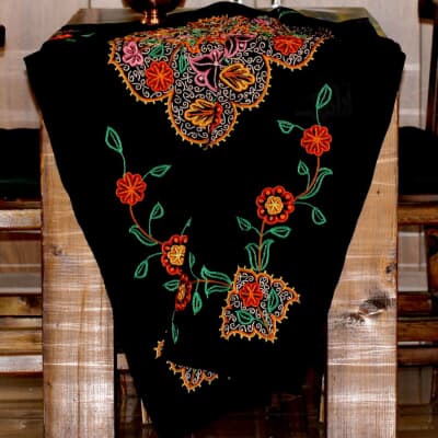 رومیزی‎ ‎‎‎رشتی دوزی‎ ‎‎سایز‎ ‎145‎ cm‎ ‎ ‎‎رنگ‎ ‎مشکی‎ ‎ ‎‎طرح‎ ‎گل و ترنج‎ ‎ ‎‎‎‎